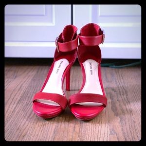 Hot red/orange Gianni Bini pumps. Size 7.5